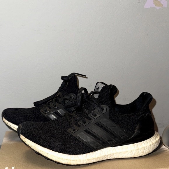 Adidas Size 7 Ultra Boost - Picture 1 of 1